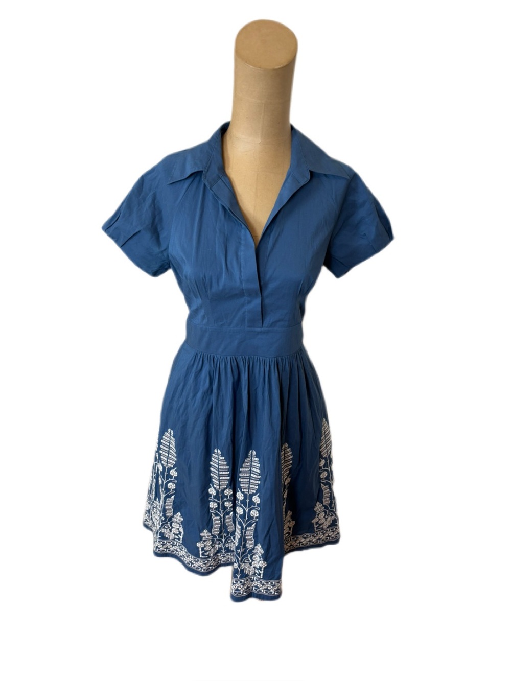 BCBGMAXAZRIA Blue & White Embroidered Dress Size 0